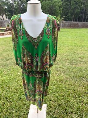 Vivid Green Paisley V-Neck Midi Dress 10